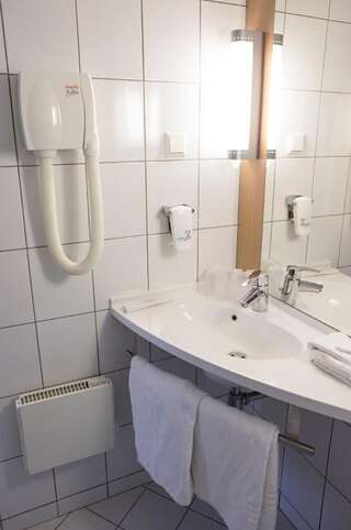 Отель Ibis Kaunas Centre Каунас Улучшенный двухместный номер с 1 кроватью-4